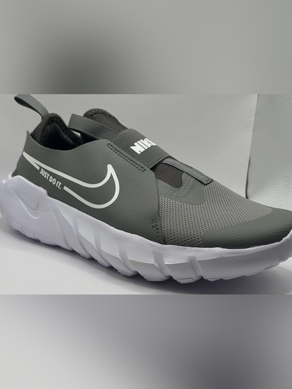 Nike Unisex Flex Runner 2 Gray and White Slip-On Sneakers